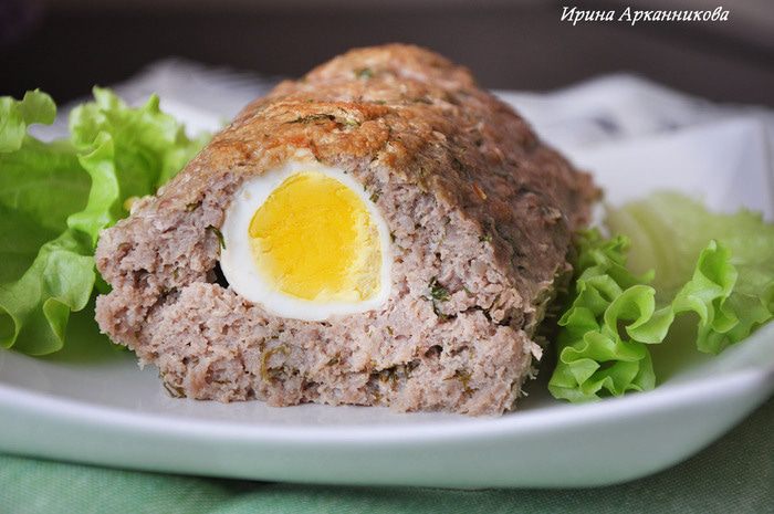Мясной рулет с яйцом