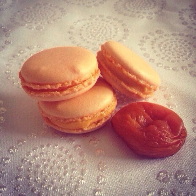 Абрикосовые макаруны 