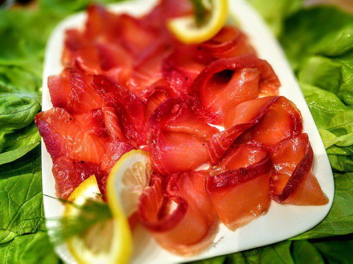 Лосось домашнего засола с буряком