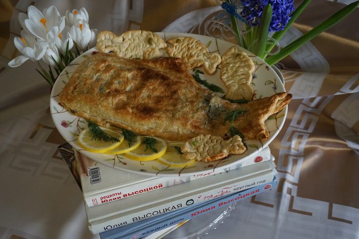 Лосось со шпинатом, запеченный в тесте