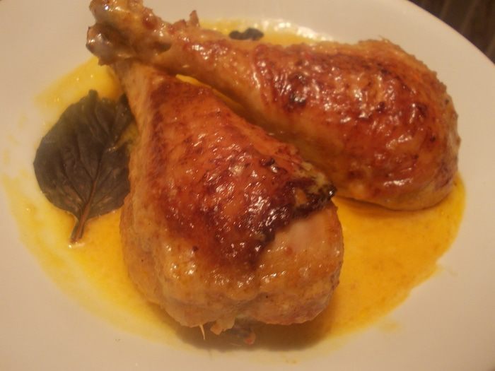 Курица с чесноком и паприкой в сливках