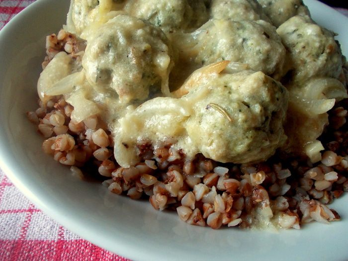 Куриные тефтели со шпинатом и творогом