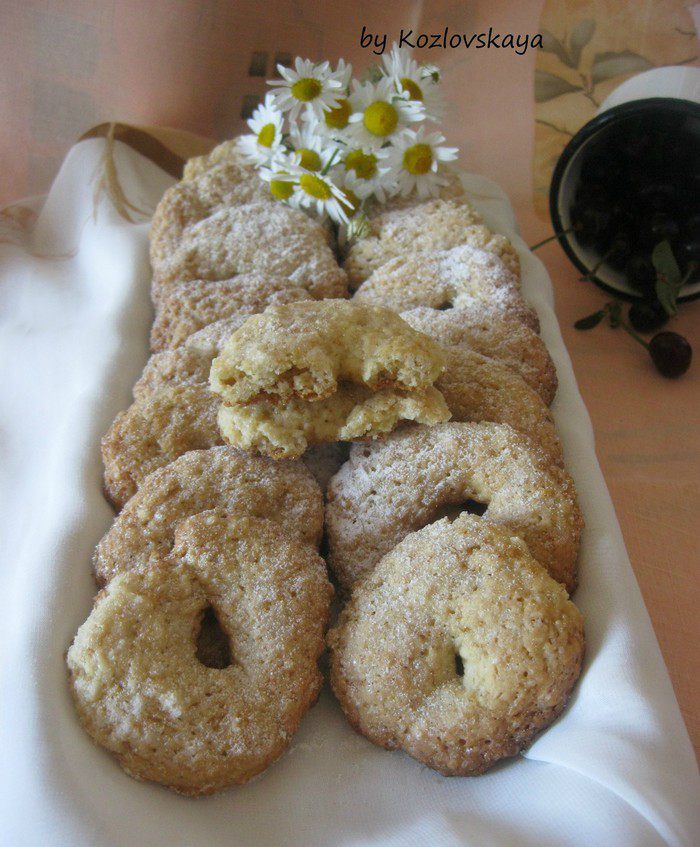 Итальянское печенье с орехами и белым вином