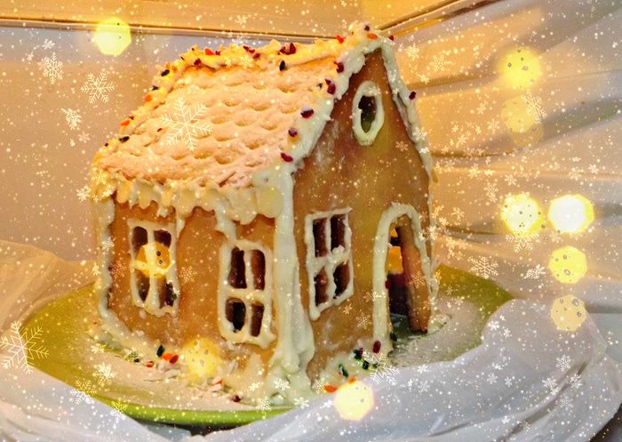 Рождественский домик из имбирного печенья