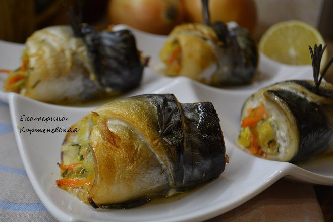 Рулетики из скумбрии с овощами