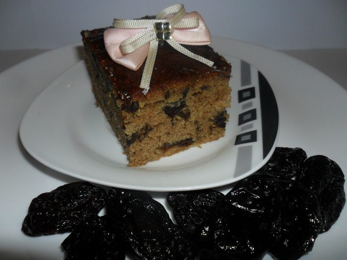 Пирог с черносливом