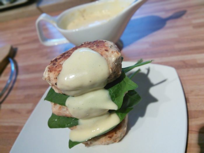 Котлеты из лосося под беарнским соусом