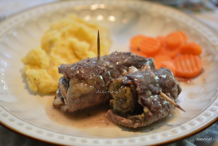 Говяжьи рулетики с грибной начинкой