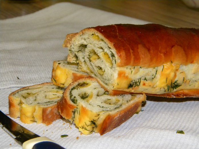 Закусочный хлеб с сыром и укропом