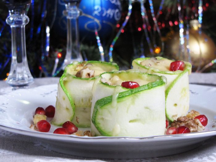 Рулетики из цукини с жульеном