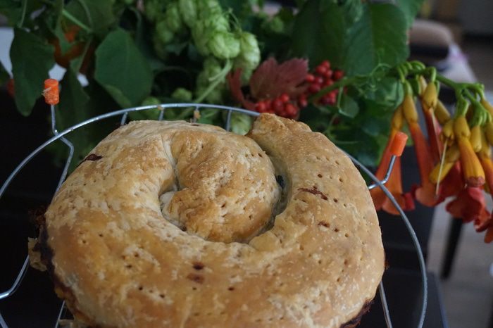 Пирог "Слоеная улитка с рыбой и шпинатом"