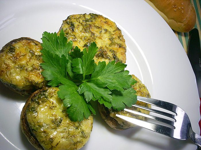 Закусочные фаршированные шампиньоны