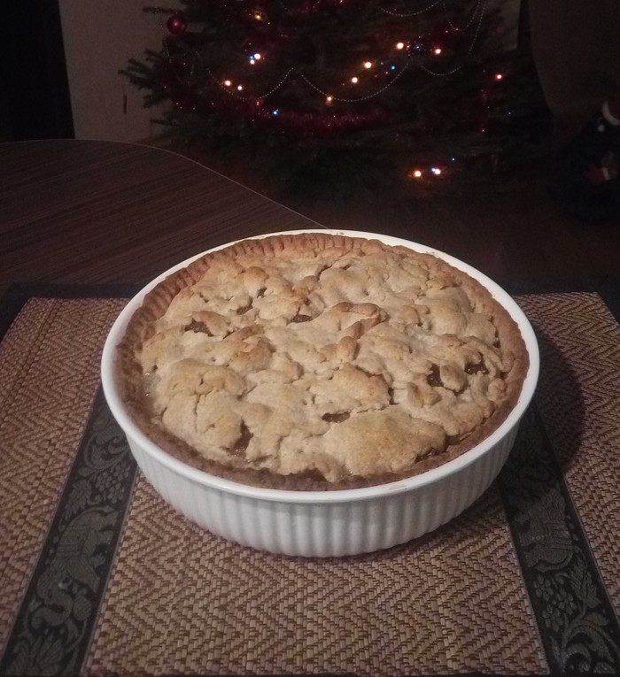 Закрытый пирог с фруктовой начинкой