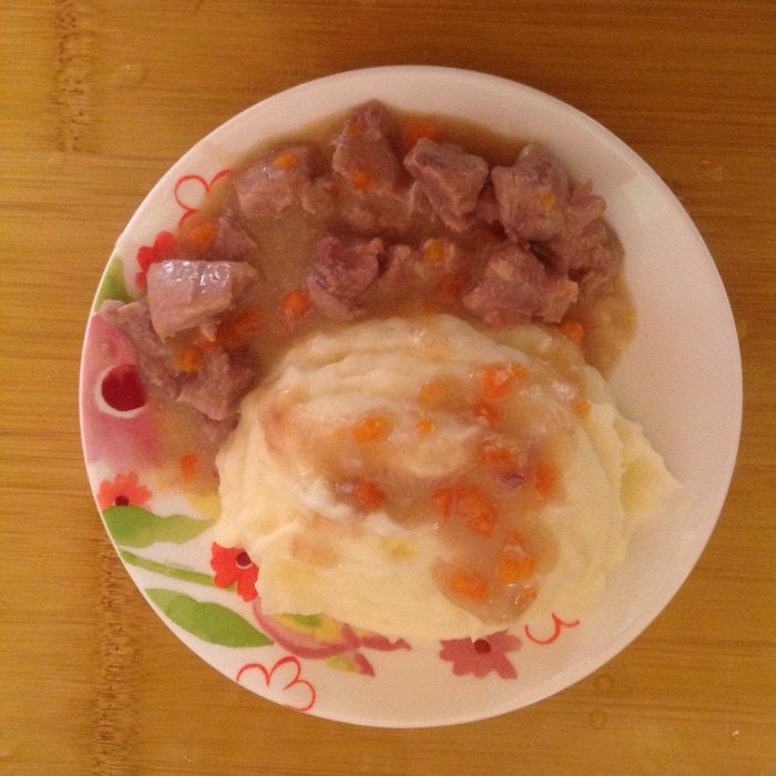 Гуляш из говядины с подливой 