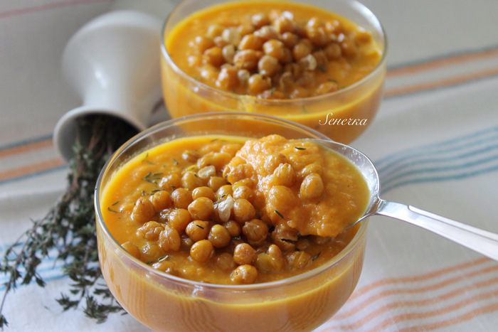 Морковный суп-пюре с хрустящим нутом