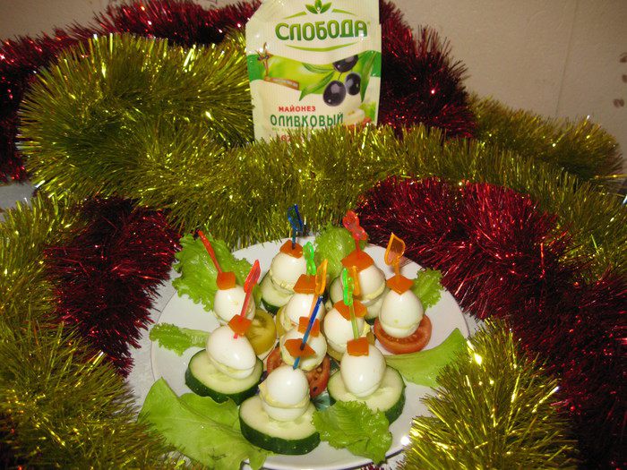 Перепелиные яйца, фаршированные овощами