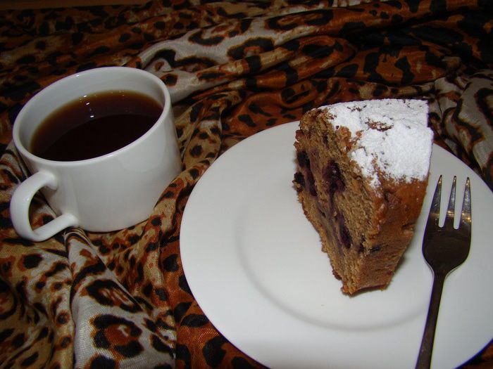 Кекс с земляникой и смородиной