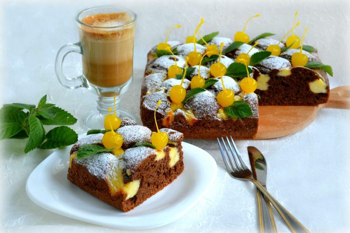 Шоколадный пирог с творожным кремом