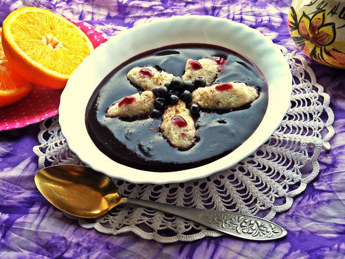 Черничный суп с яблочными клёцками
