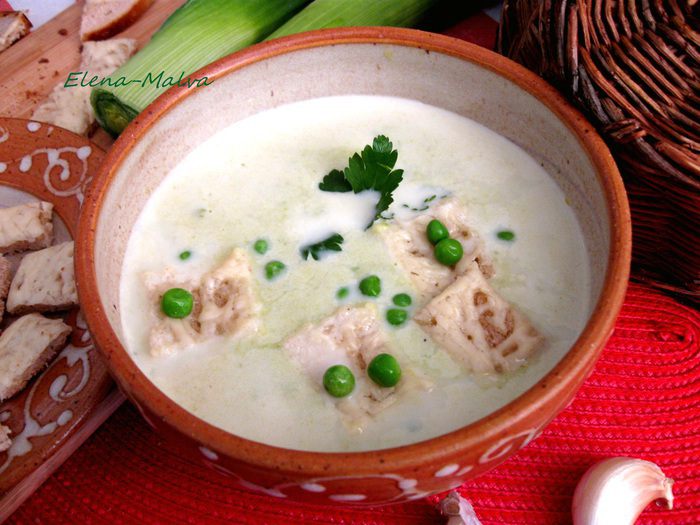Суп с пореем и зеленым горошком