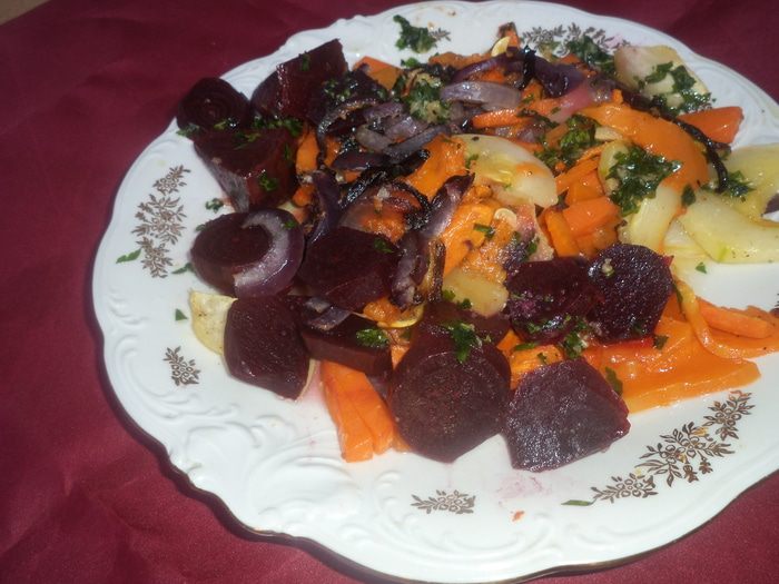 Теплый салат из тыквы, моркови и свеклы