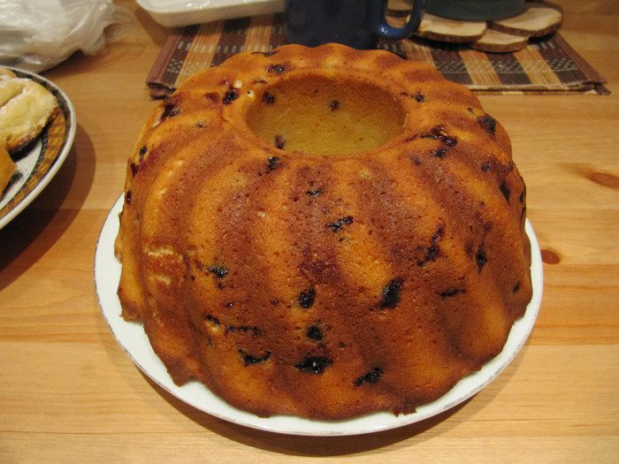 Творожный манник с черной смородиной