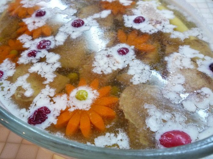 Заливное из говяжьего и свиного языков