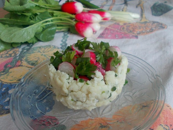 Творожная корзинка с салатом