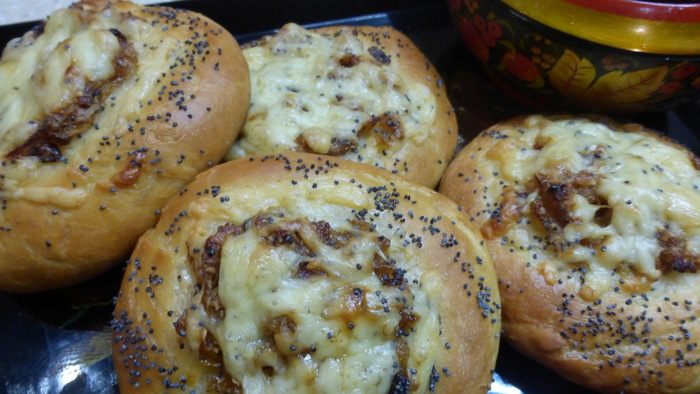 Ватрушки с луково-сырной начинкой