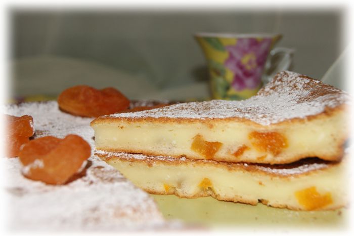 Творожник с белым шоколадом и курагой