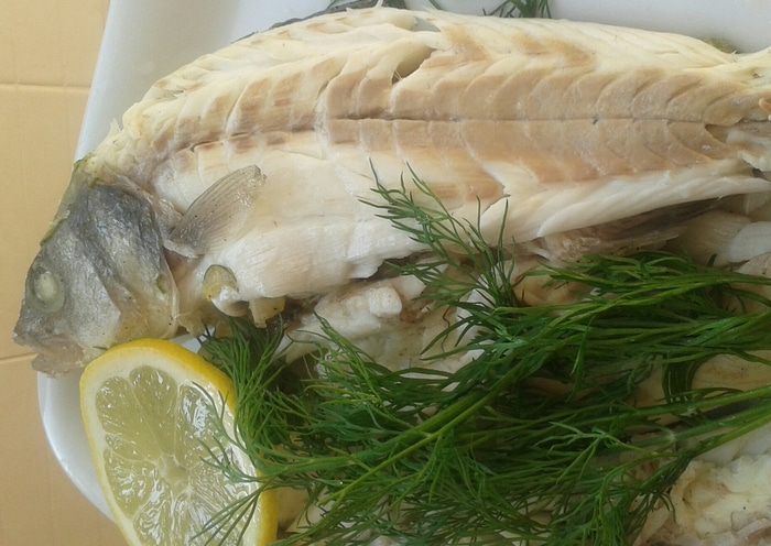 Сибас (морской волк), приготовленный в соли