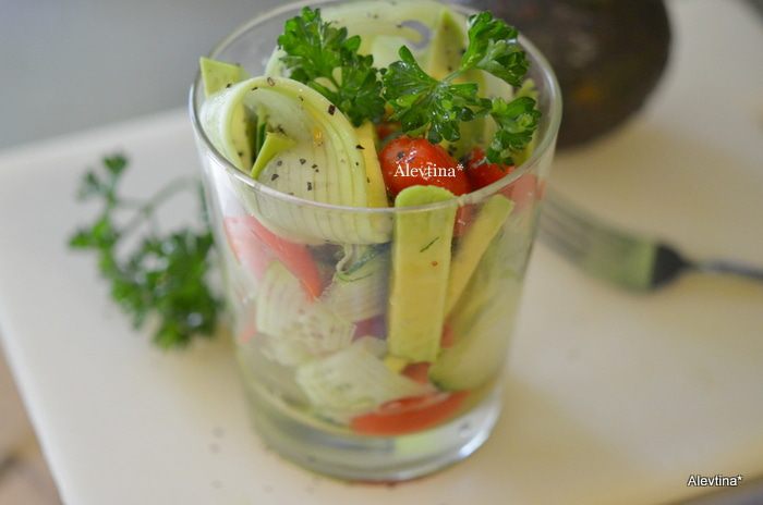 Диетический салат с авокадо