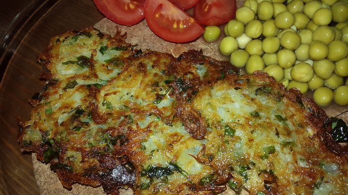 Постные драники с зеленью и чесноком 