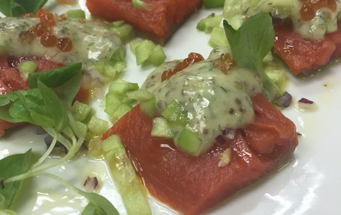 Дикий лосось с соусом