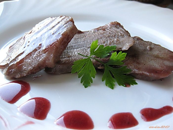 Язык под винным соусом