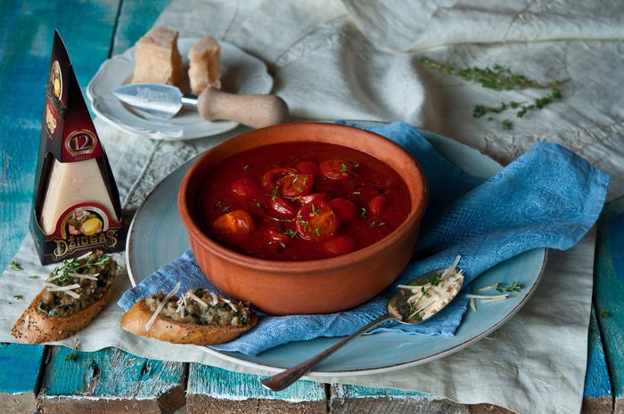 Томатный суп с сыром Джюгас