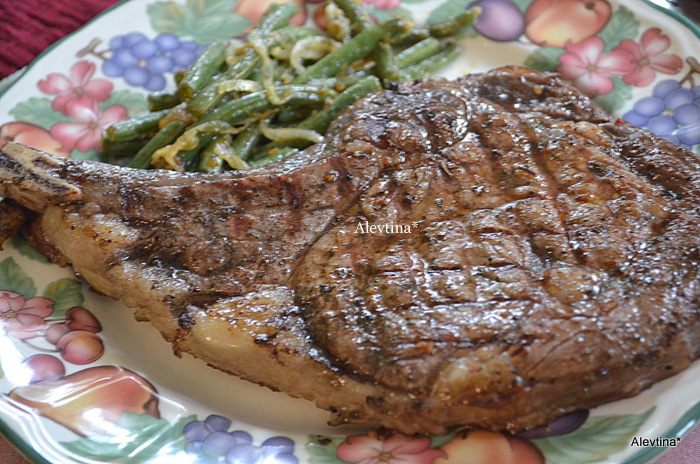 Стейк с корицей и чили перцем