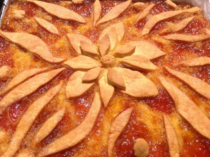 Песочный пирог с абрикосовым вареньем