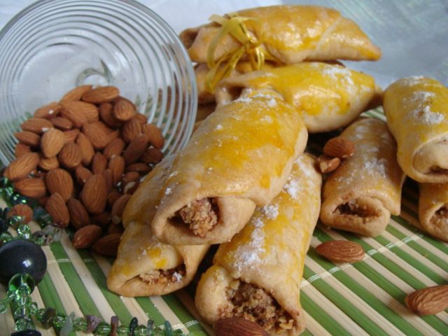 Миндальные трубочки с кардамоном