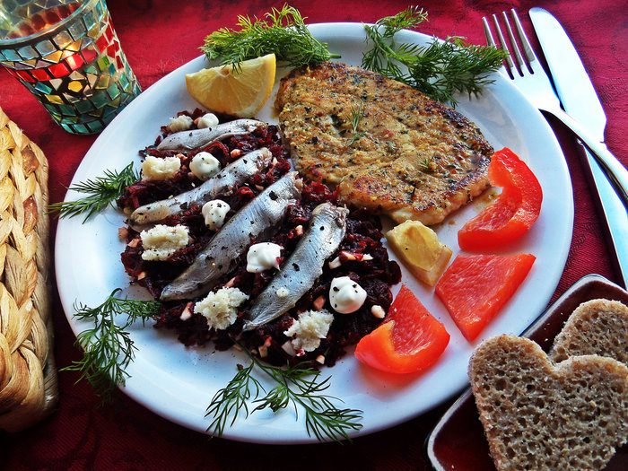 Свекольный гарнир с килечкой