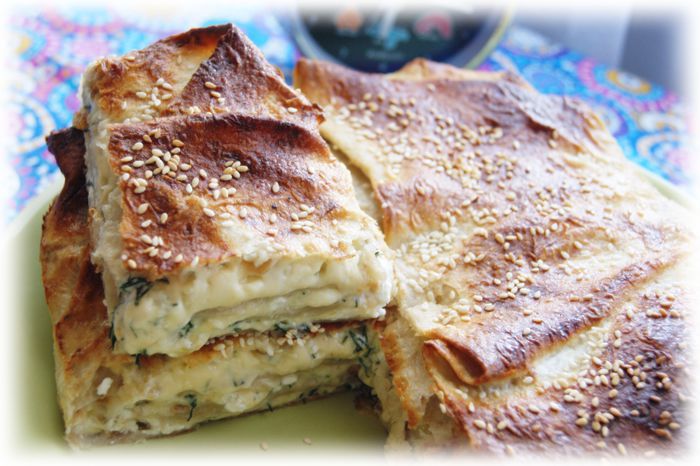 Быстрый пирог из лаваша с сыром и зеленью