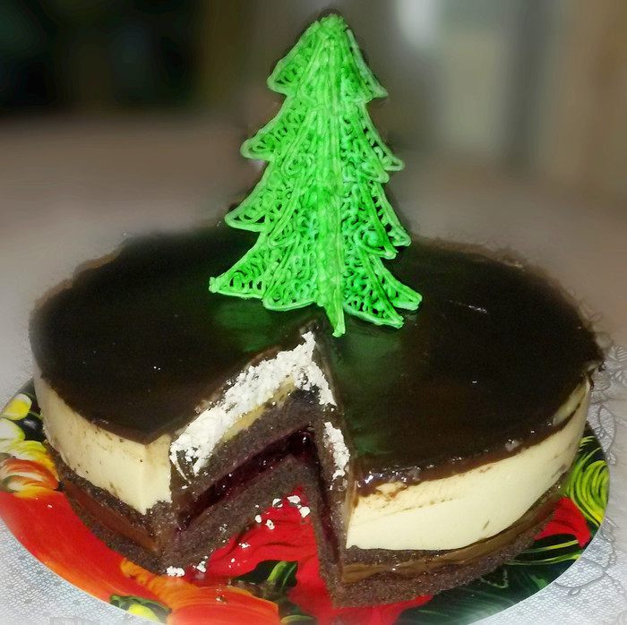 Торт "Крем-брюле с вишневой прослойкой в шоколаде" 