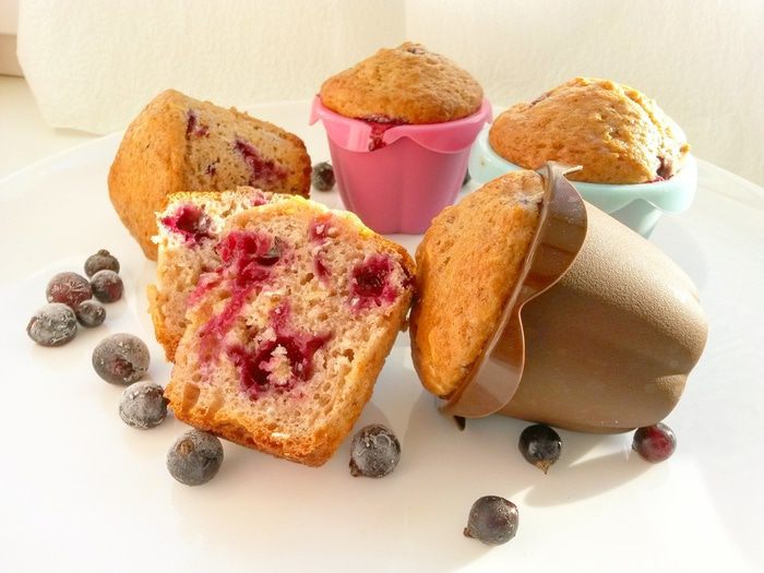 Йогуртовые маффины с черной смородиной