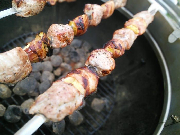 Яблоки в беконе к шашлыку 