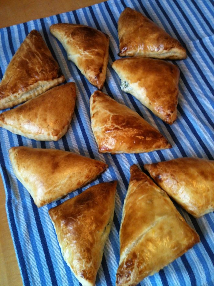 Слоеные конвертики с сырной начинкой