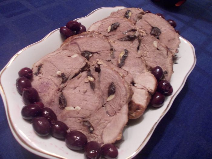 Баранина с чесноком и черносливом