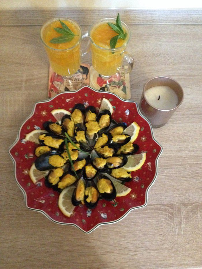 Чилийские мидии в шафрановом соусе и мандариновое желе со специями