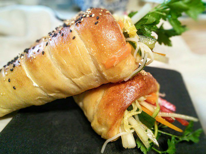 Хлебные кулечки с салатом 