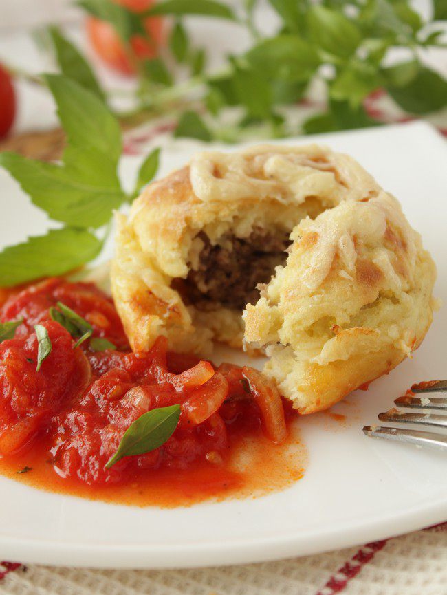 Запеченные картофельные шарики с фаршем