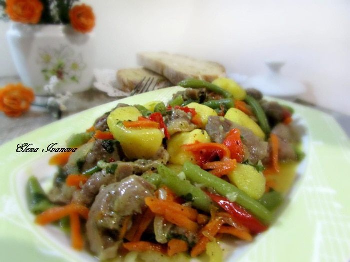 Куриные желудки с овощами